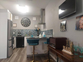 Cozy Guest House in Golf Course neighborhood Near Theme Parks
